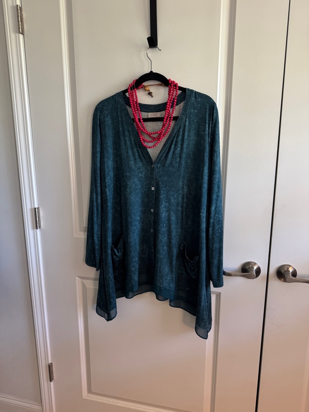LOGO by Lori Goldstein Teal v neck Button-Front cardigan with hem. NWOT